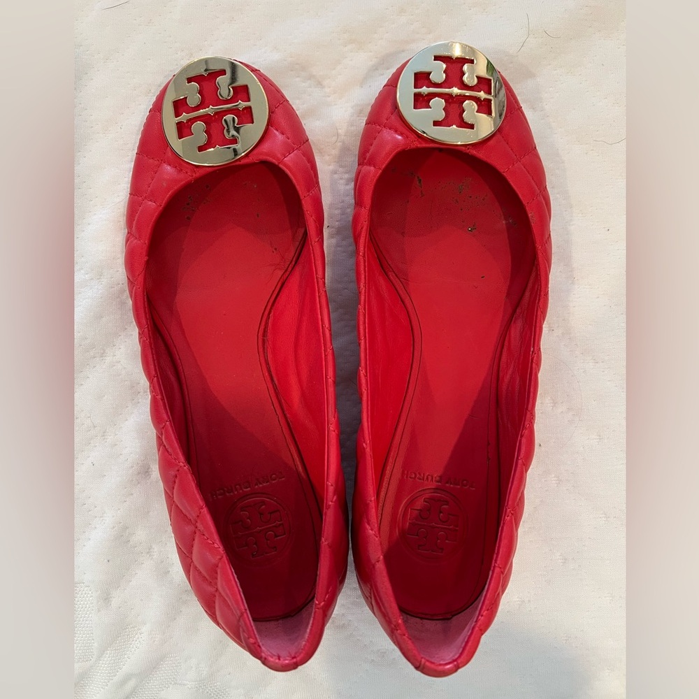 Tory Burch Women’s quilted leather flats coral color